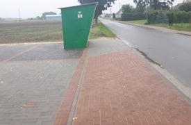 Utwardzenie placu przy kościele w Skrzynkach