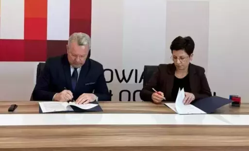 Zdjęcie do Umowa na realizację Klubu dziecięcego w Baruchowie "Stumilowy Las" już podpisana